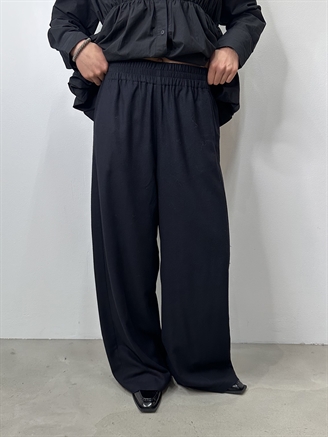 Rabens Saloner Everdeen Drapy Tailoring Relaxed Pants Midnight